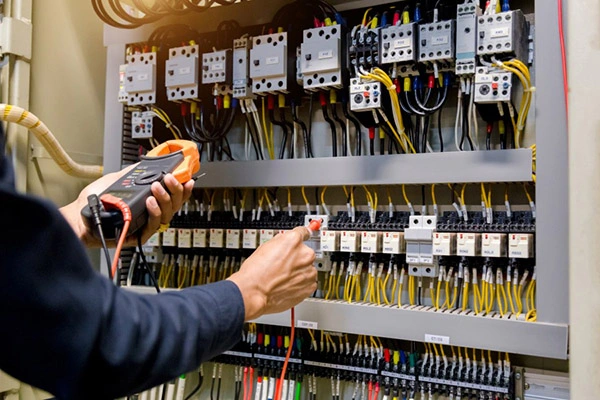 Comment la sélection de la résistance affecte les performances du circuit électronique ?